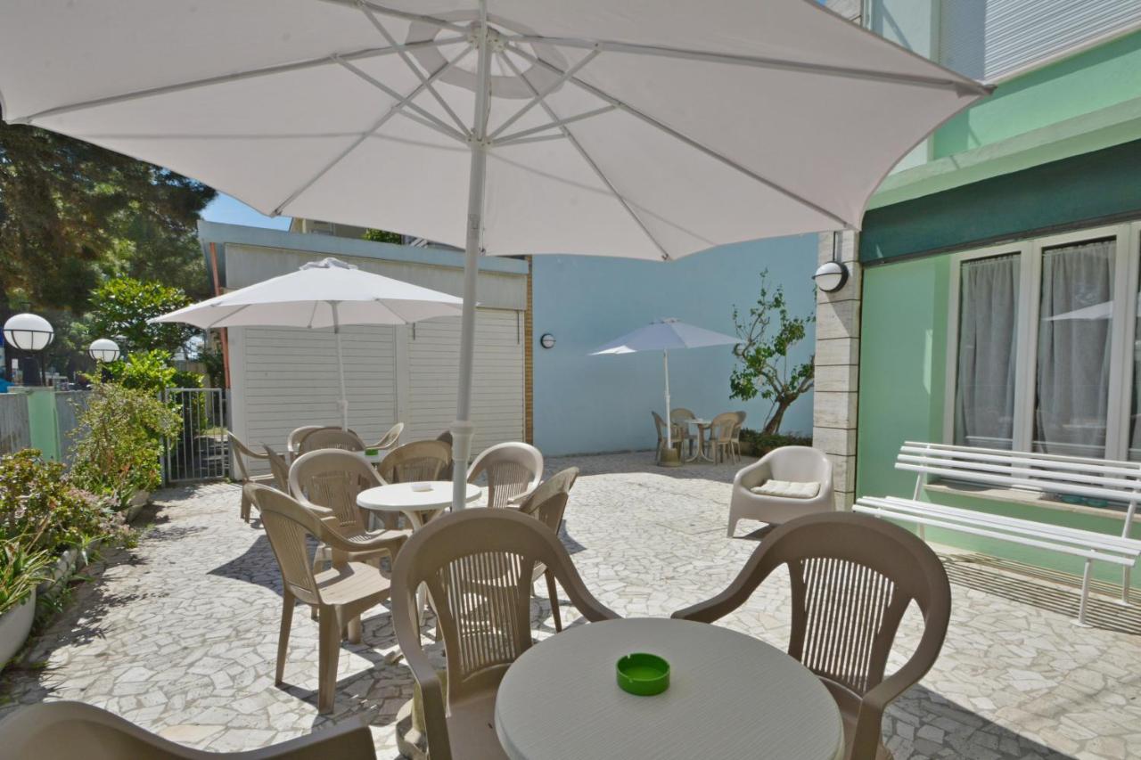 Hotel Maddalena マリーナ・ディ・ラヴェンナ エクステリア 写真